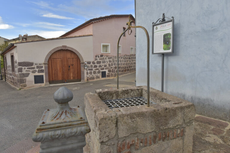 Le piazze e le chiese di Allai: cuore storico e spirituale del borgo